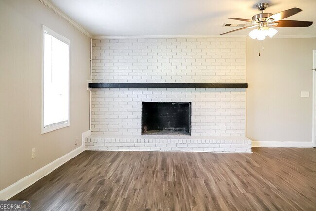 Building Photo - 302 Wren Cir