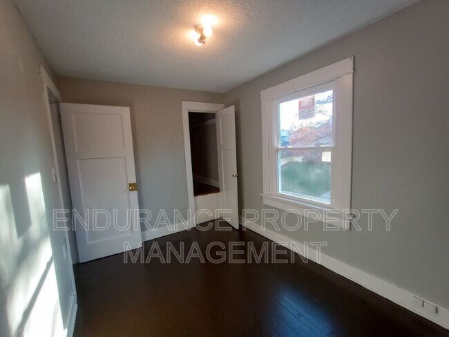 Foto del edificio - 629-631 W Norman Ave