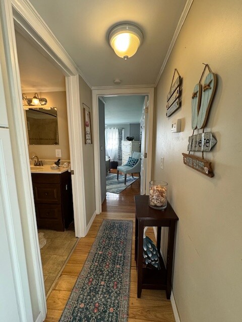 Building Photo - 64 Shoreland Dr