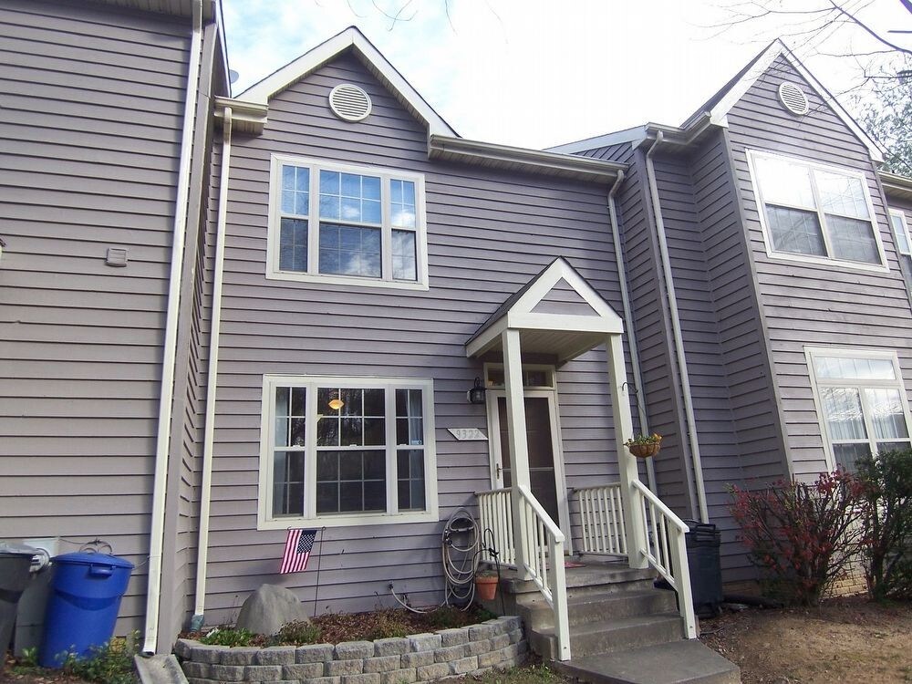 Primary Photo - 9322 Town Place Dr