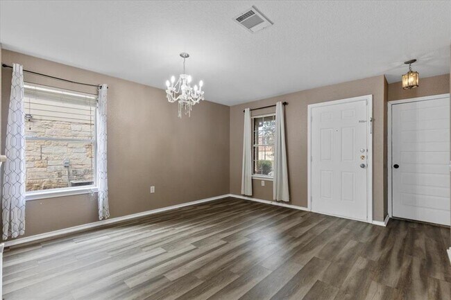 Foto del edificio - 5621 Abby Ann Ln