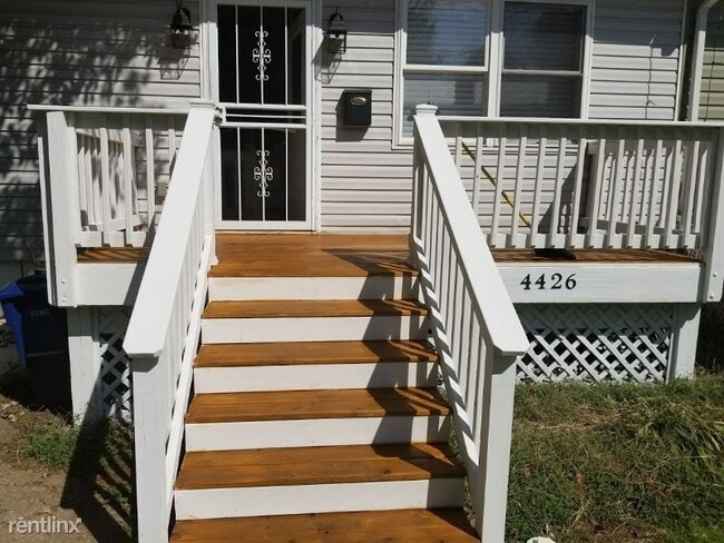 Building Photo - 4 br, 3.5 bath House - 4426 Ord St NE