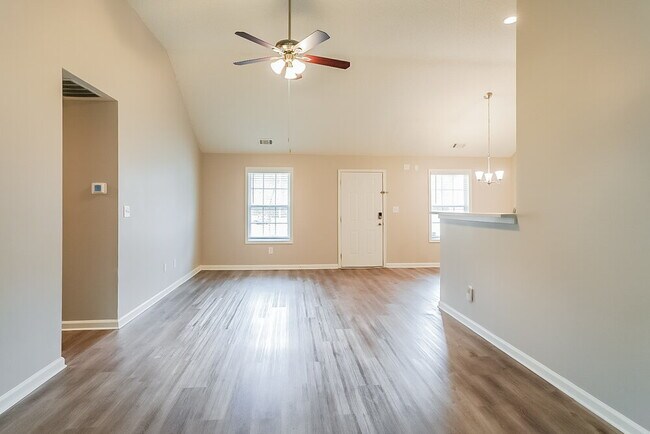 Foto del edificio - 4925 Brookwood Pl