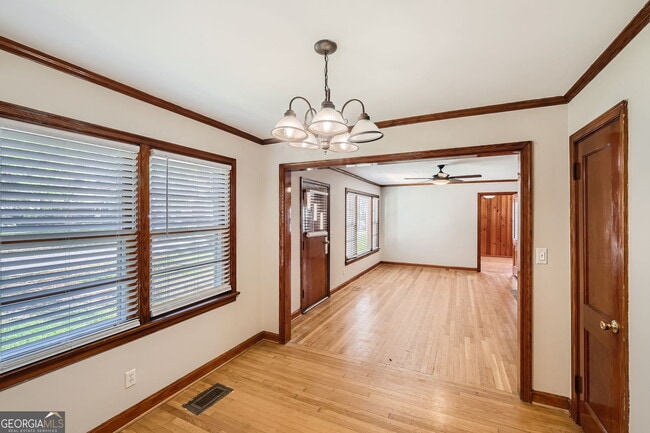 Building Photo - 3043 Cloverhurst Dr