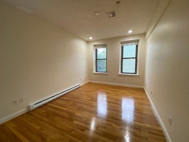 Foto del edificio - 1014 Bennington St
