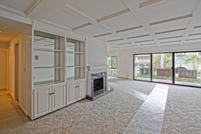 Building Photo - Newly Remodeled, Bright & Airy End Unit Condo in the beautiful "Villa Florenza" Complex in the he...