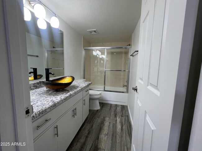 Foto del edificio - 1351 N Pleasant Dr