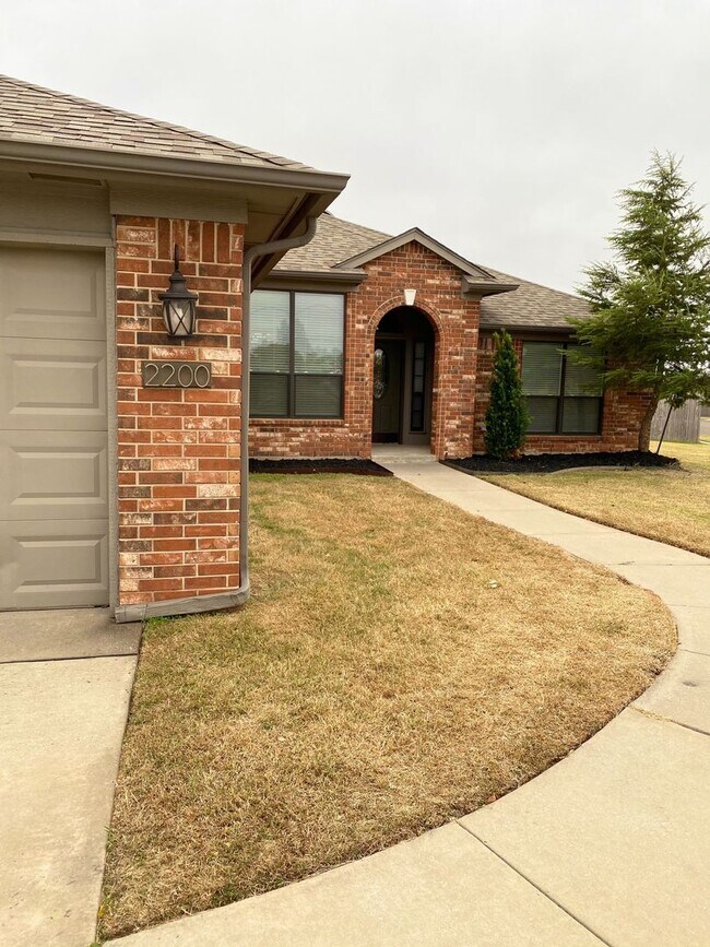 Building Photo - Great Family Home in the Heatherwood Addit...