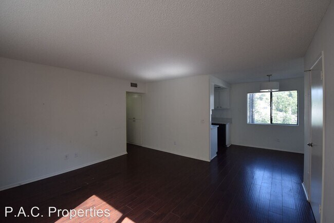Building Photo - 2 br, 2 bath Apartment - 12338 Oxnard Stre...