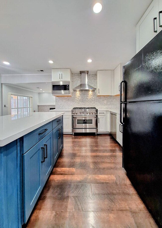 Foto del edificio - Beatifully Remodeled 3bd Single Story House With Pool!