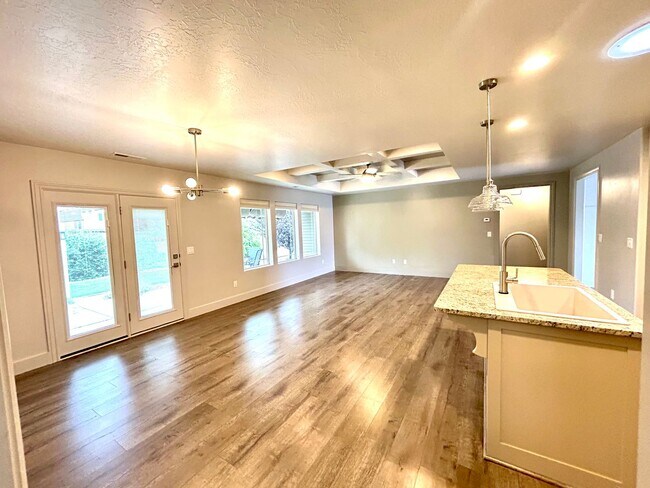 Foto del edificio - Lovely Single Family House Available!!!!