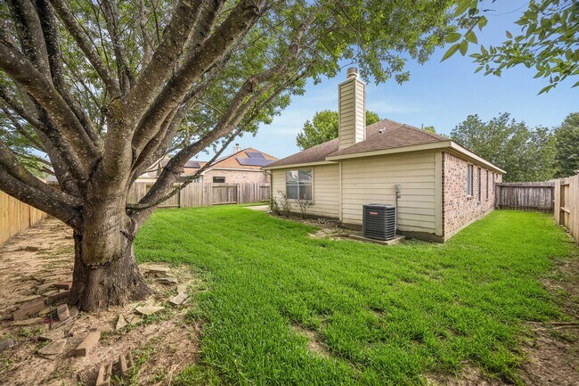 Building Photo - 24027 Floragate Dr