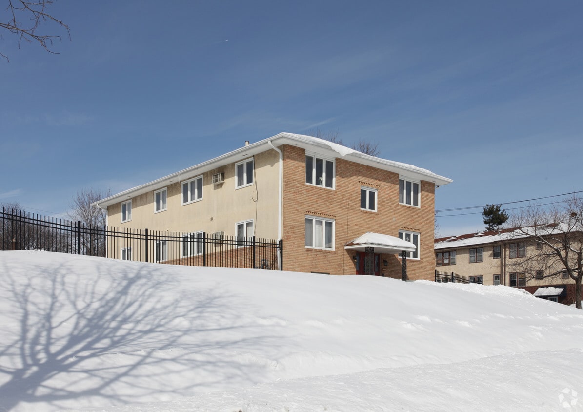 Building Photo - 155 Cedar Lake Rd N