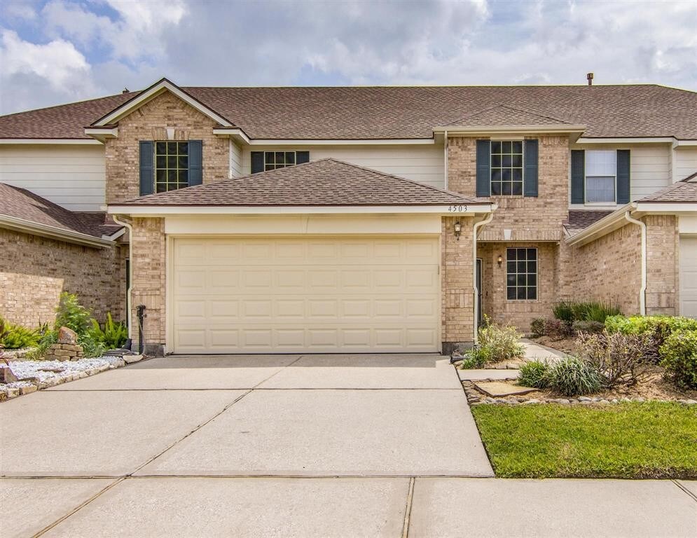 4503 Park Trail Ln, Pasadena, TX 77505 Condo for Rent in Pasadena, TX