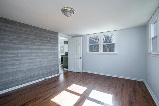 Building Photo - 503 Carden Ave