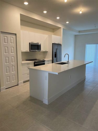 Foto del edificio - 7915 NW 104th Ave