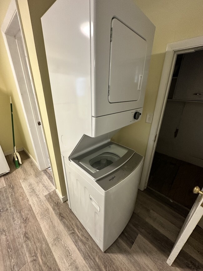 Building Photo - 1107 3rd St