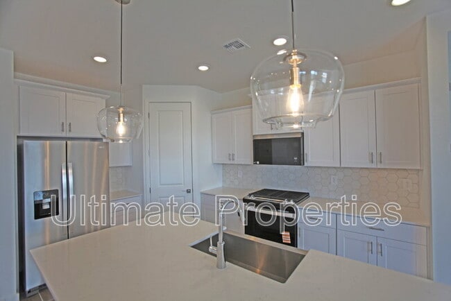 Foto del edificio - 17655 W Monroe St