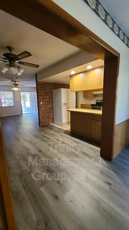 Building Photo - 105 N Edinburgh Dr