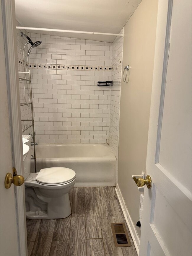 Building Photo - Cute 1 bedroom Cottage