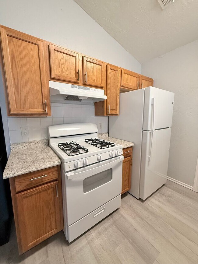 Building Photo - 4 Bedroom - 2 bath duplex located near campus and State Highway 9