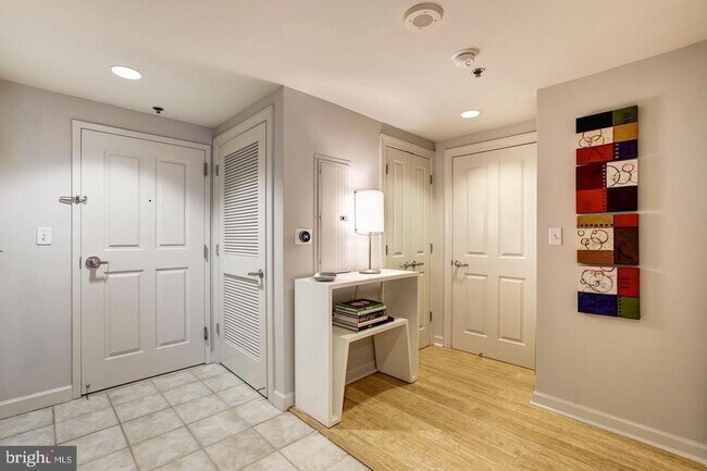 Foto del edificio - 777 7th St NW