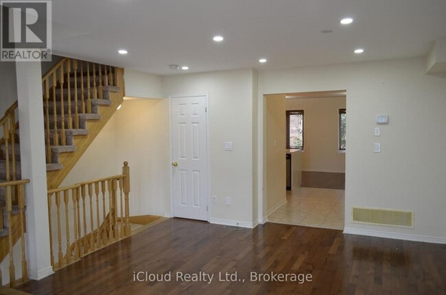 Building Photo - 319 Aspendale Cres