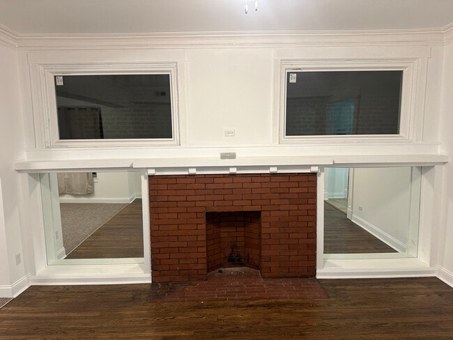 Building Photo - 6108 S Rhodes Ave