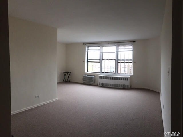 Foto del edificio - 100-25 Queens Blvd