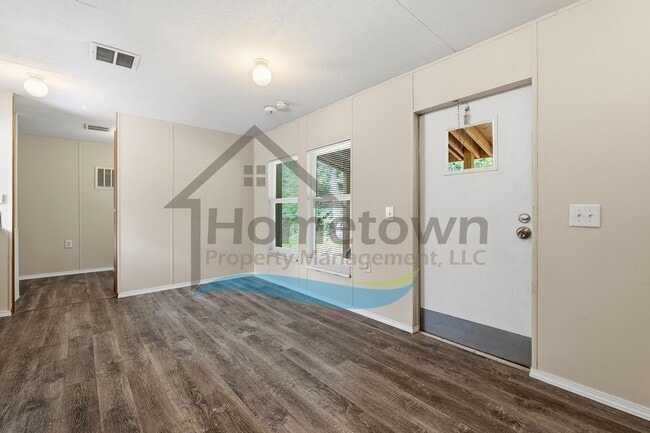 Building Photo - 2 Bedroom 1 Bath Home with Off Street Parking Available in Sagle!