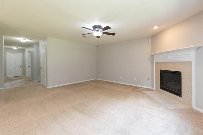 Foto del edificio - 2721 Sandberry Dr