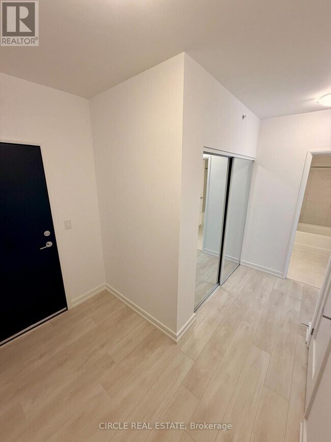 Photo du bâtiment - 75 James St S