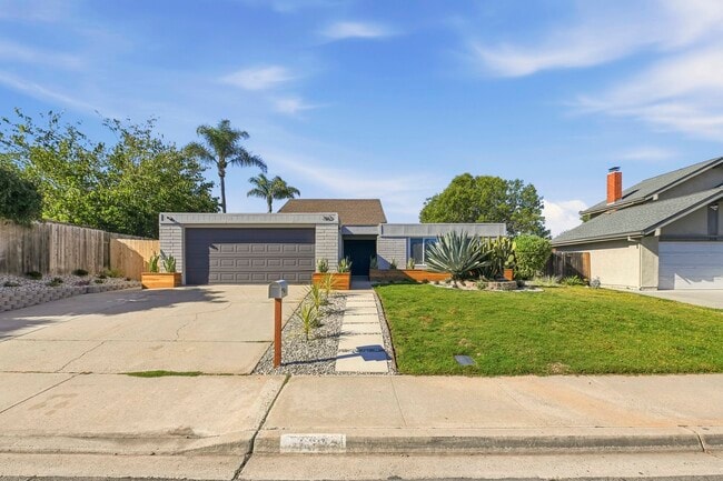 Building Photo - 362 Via Los Arcos