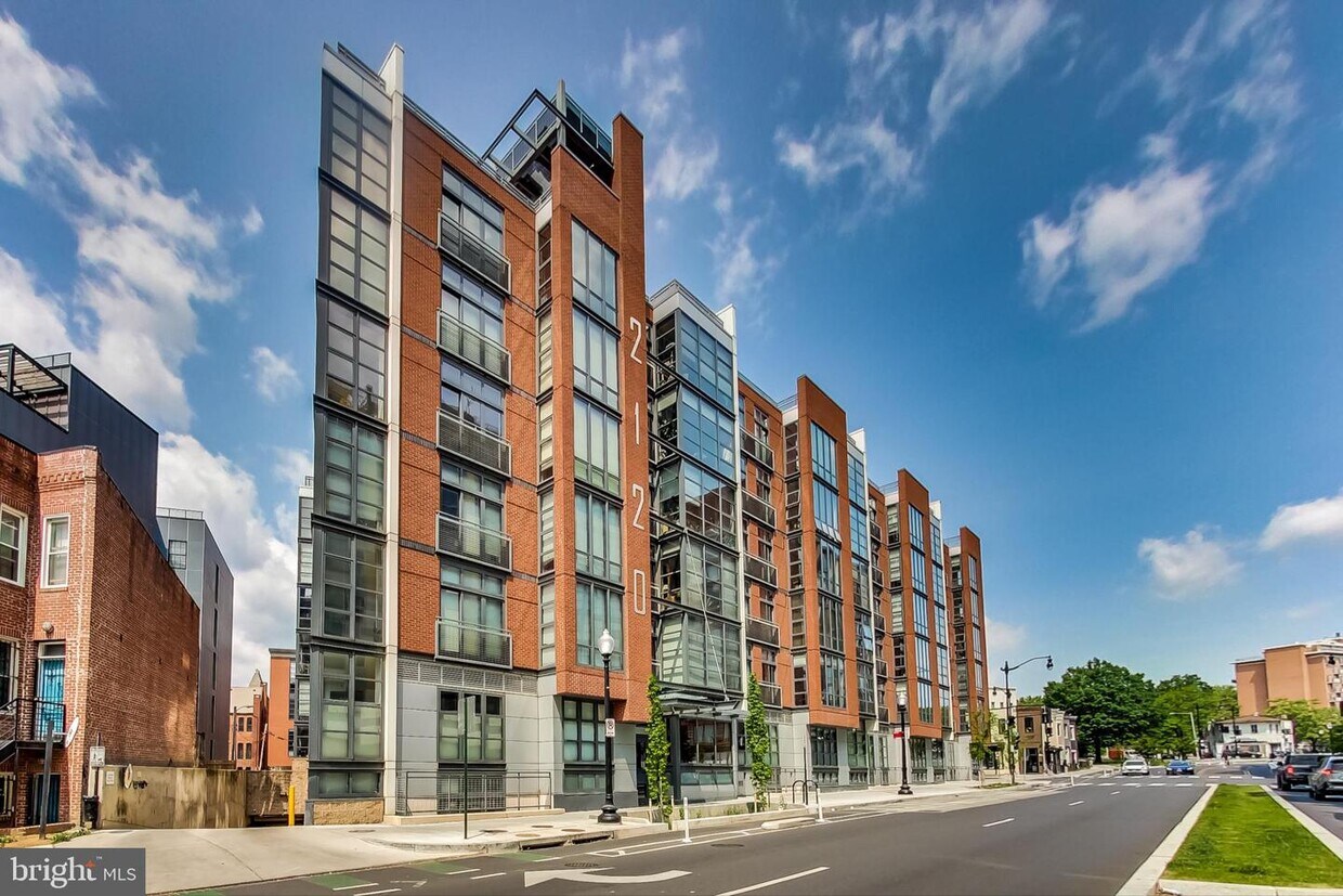 Primary Photo - 2120 Vermont Ave NW