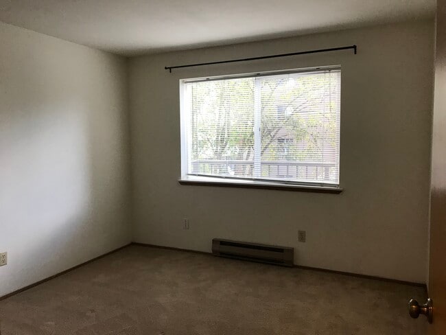 #102 Bedroom1 - Near-u Apartments