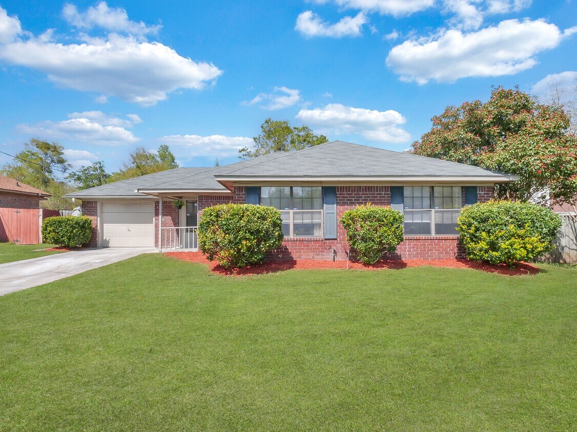 Primary Photo - 862 Birchwood Ln