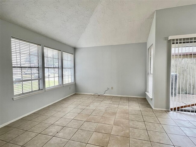 Foto del edificio - 5125 Beaver Hollow Dr