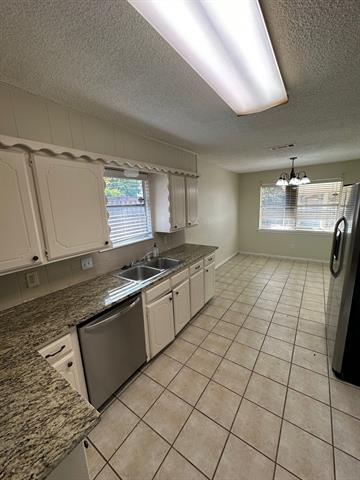 Building Photo - 733 Toni Dr