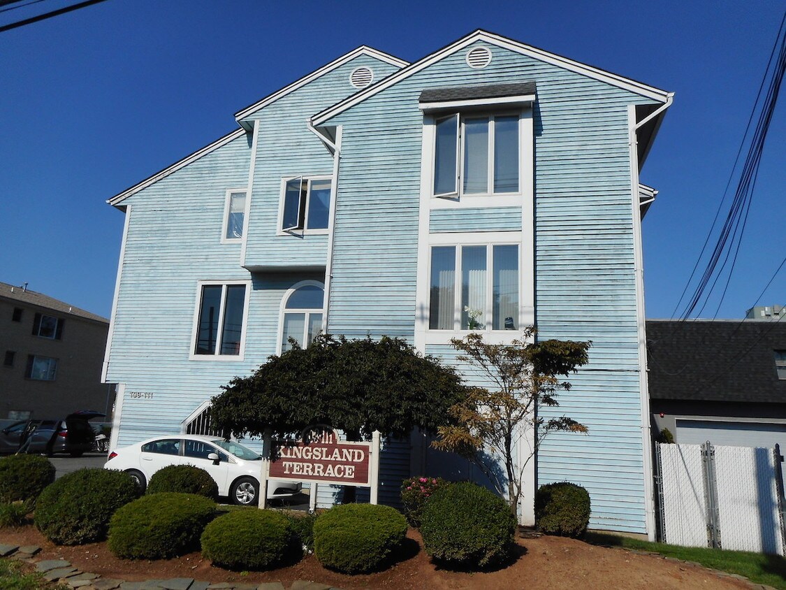 109 Stuyvesant Ave, Lyndhurst, NJ 07071 Condo for Rent in Lyndhurst