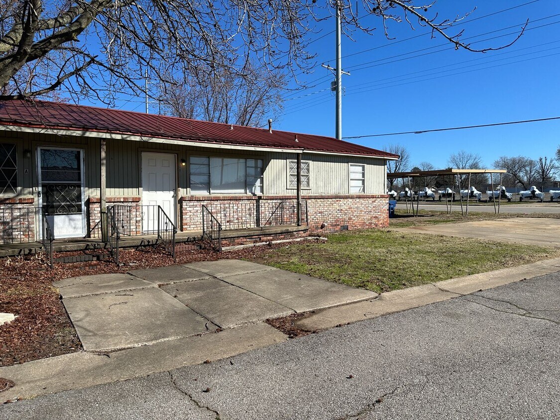 Foto del edificio - 8022 Hwy 271