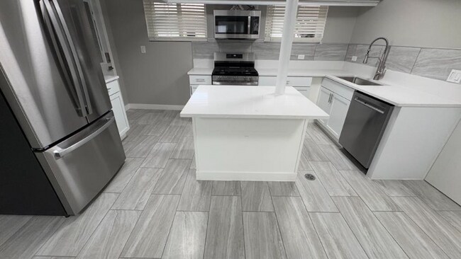 Foto del edificio - 4207 N Linder Ave