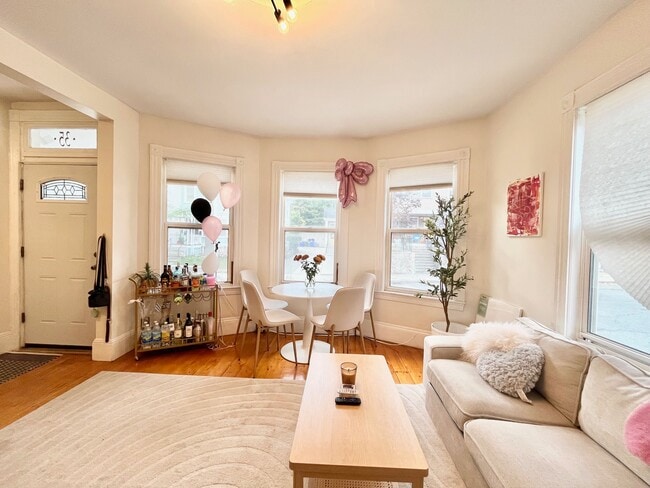 Building Photo - 33 Hillside St