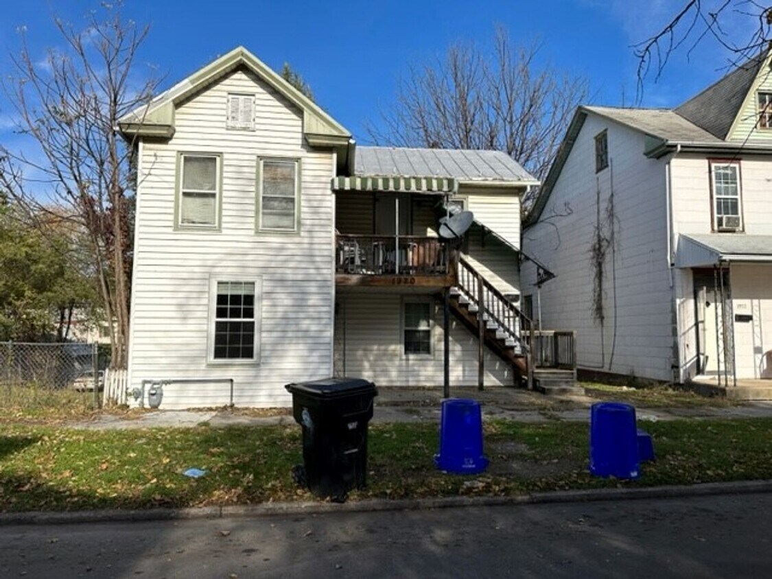 Foto principal - 1st Floor 2 Bedroom 1 Bath Apartment For R...