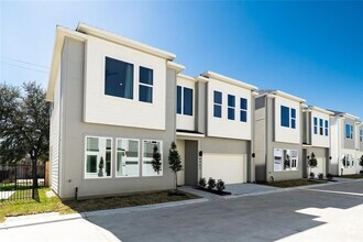 Building Photo - 8910 Knl Br Dr