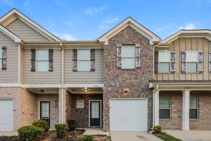 Primary Photo - 1950 Old Dogwood