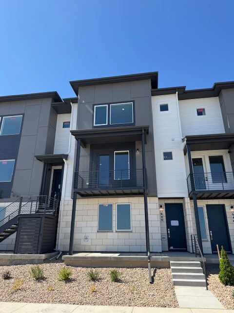 Foto del edificio - 640 Saddle Dr