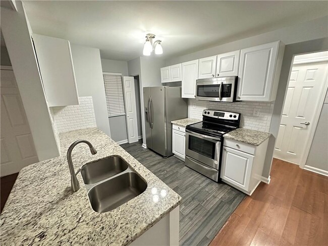Foto del edificio - 504 Cypress Pointe St