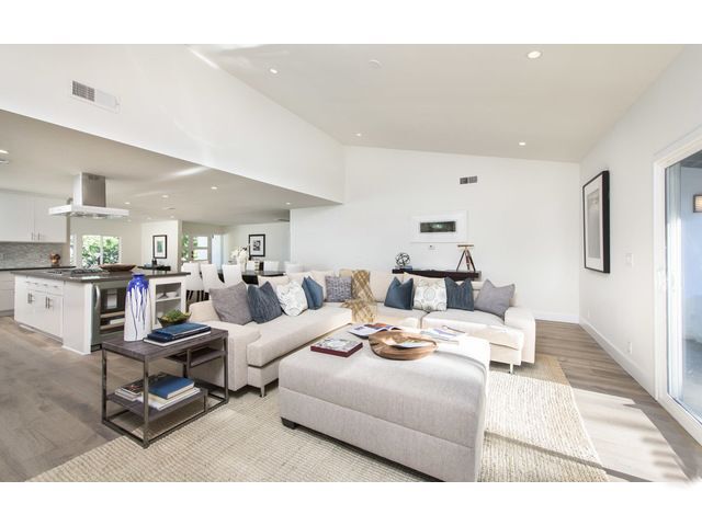 Foto del edificio - 15672 Castlewoods Dr