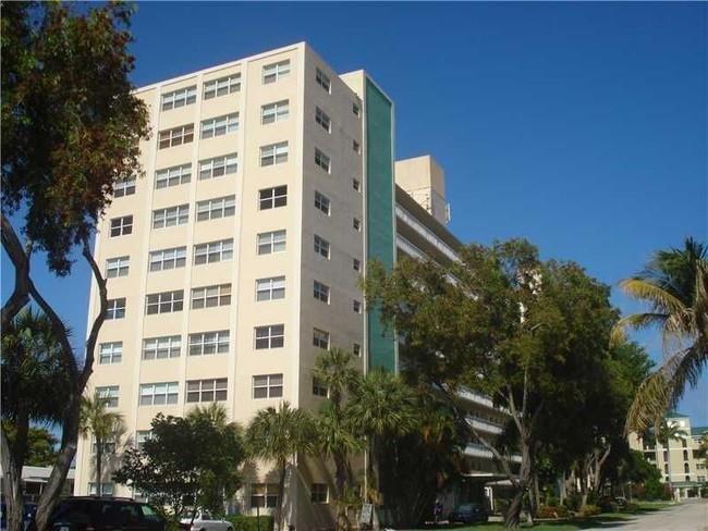 Foto principal - 2555 NE 11th St