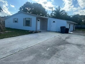 Building Photo - 1391 Parterre Dr